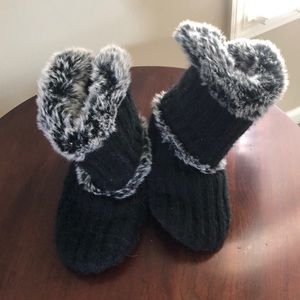 DearFoams Fuzzy Slipper Shoes